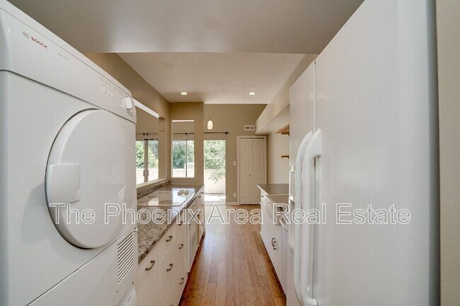 Building Photo - 1143 E Sandpiper Dr