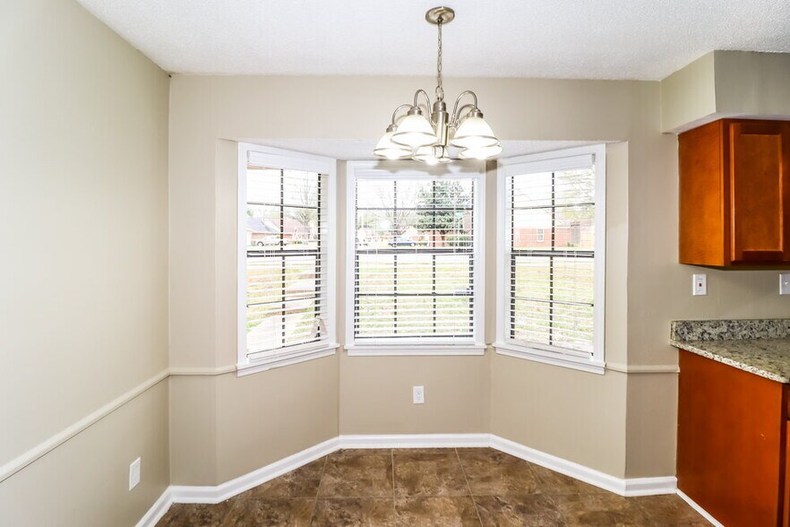 Building Photo - 4784 Ross Rd