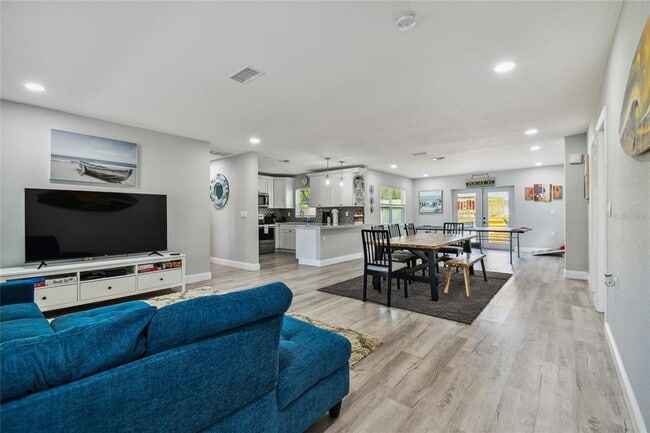 Building Photo - 2221 Calexico Way S