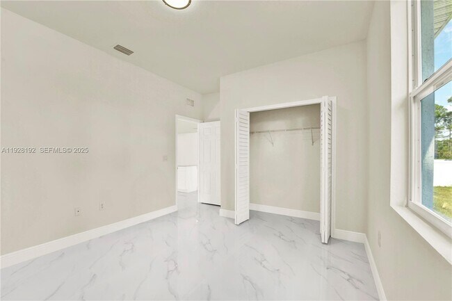 Building Photo - 2910 Flora Ave N