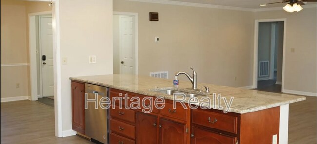 Building Photo - 867 Westgate Dr