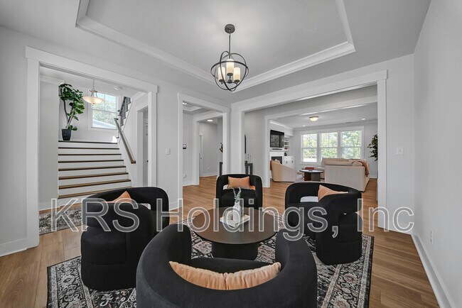 Building Photo - 629 Hayes Dr