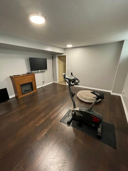 Basement Room - 4009 France Ave S