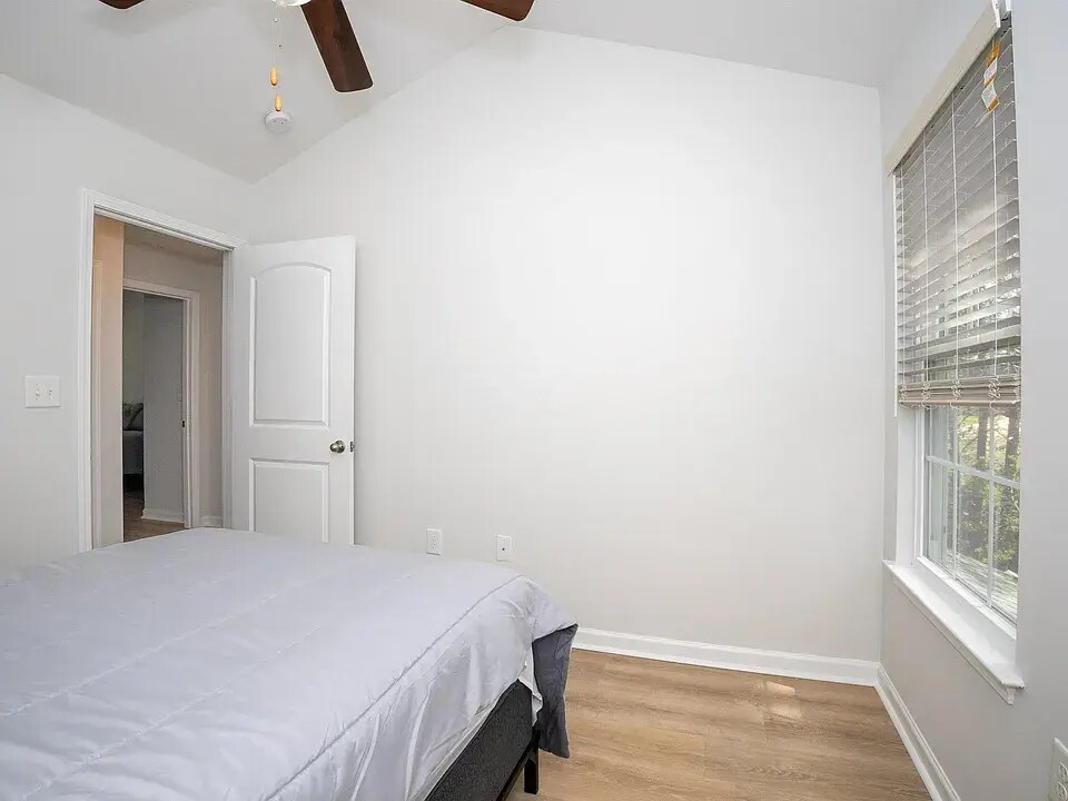 Building Photo - 1805 Low Country Pl