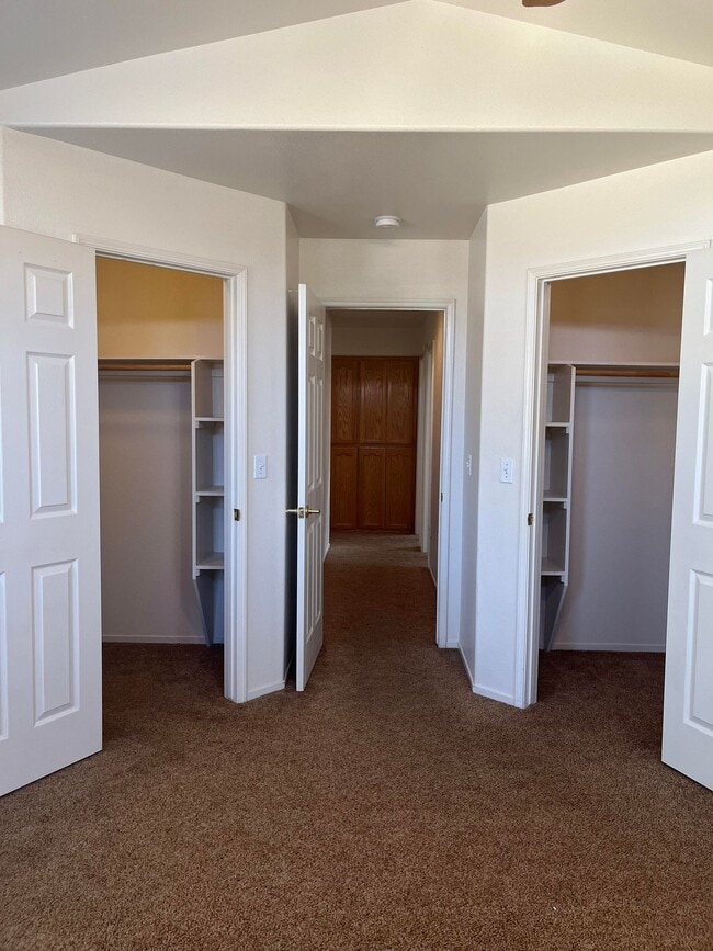 Building Photo - 950 Geneva Dr