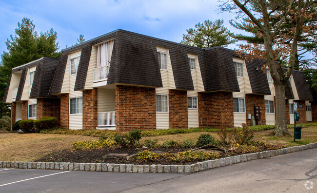 Building Photo - The Courtyards