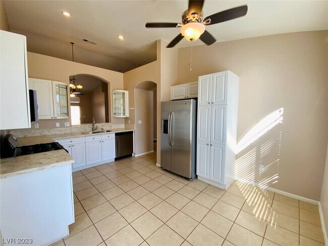 Building Photo - 9726 Coffee Ave