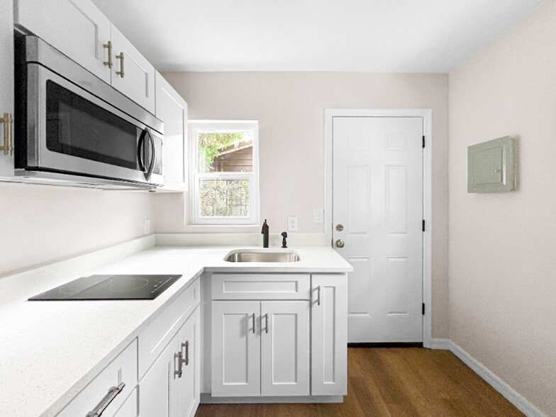 Building Photo - 306 SW 19th Ave