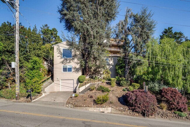 Building Photo - 5608 Colton Blvd