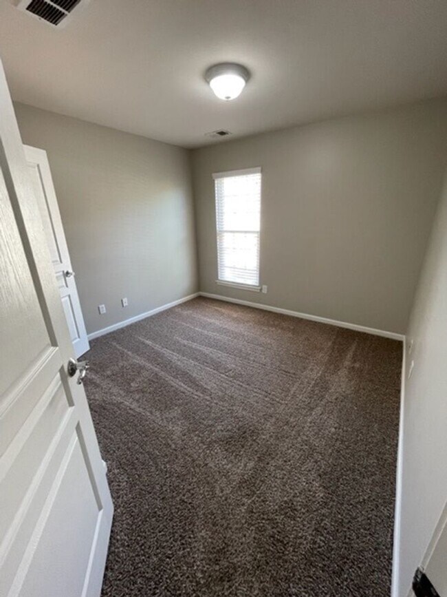 Building Photo - Beautiful 4 beds 3.5 baths in Baxter Village