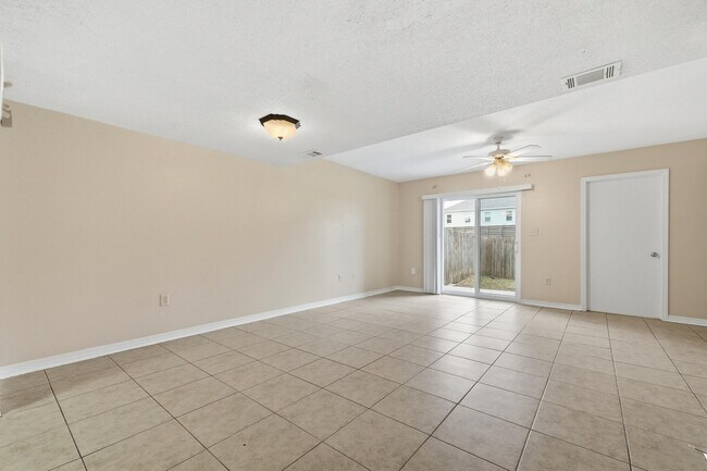 Building Photo - 1807 Whispering Oaks Ln