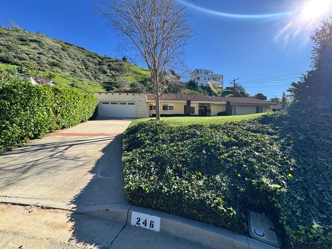 Building Photo - Quiet cul-de-sac Ondulando home with attached ADU included!!