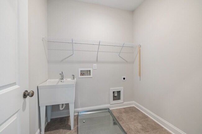 Building Photo - Available 08/15! Spacious Townhome in Prime Andrew Chapel Community