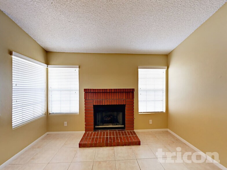 Building Photo - 625 Freeburg Pl