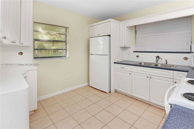 Building Photo - 2500 SW 113th Ct