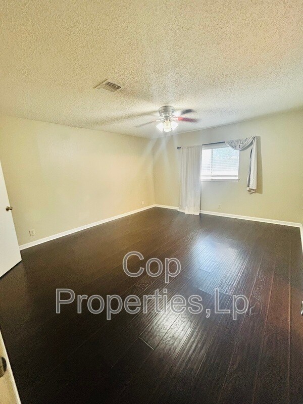 Building Photo - 7138 Valewood View