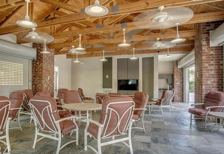 Building Photo - 600 13th St E