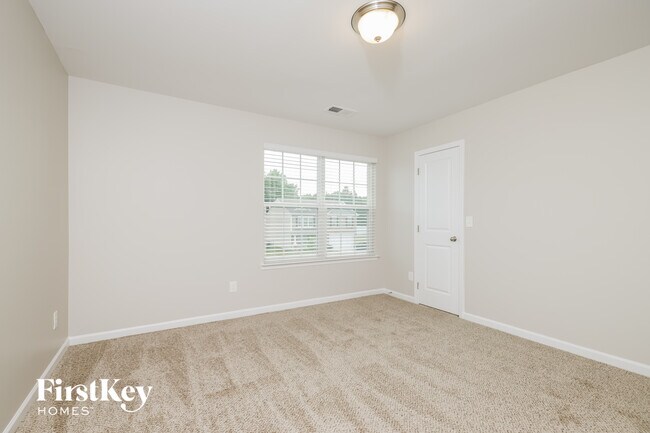 Building Photo - 307 Sawyer Ln