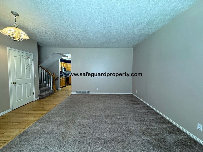 Building Photo - Wonderful 4 Bedroom Home with an Office in...