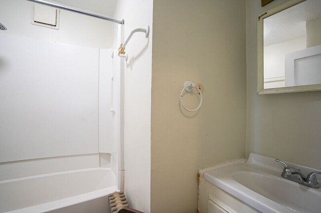 Building Photo - 42R Jefferson St