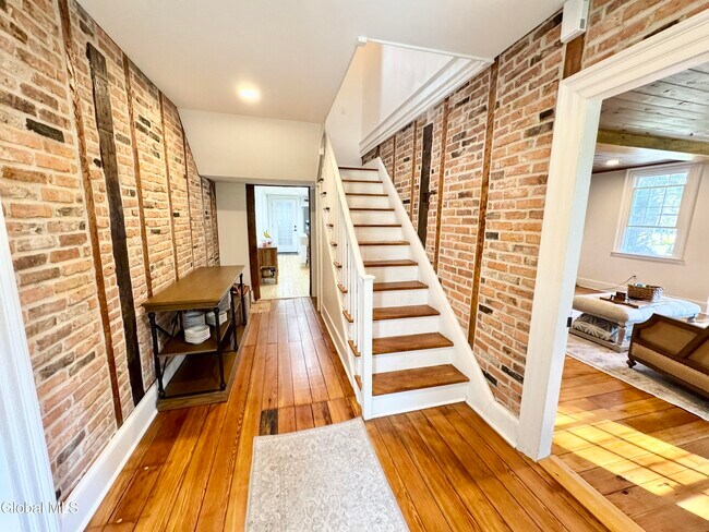 Building Photo - 675 Mac Elroy Rd