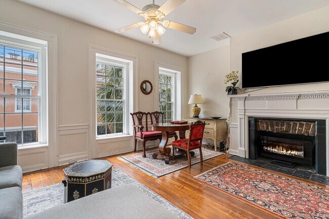 Building Photo - 342 King St