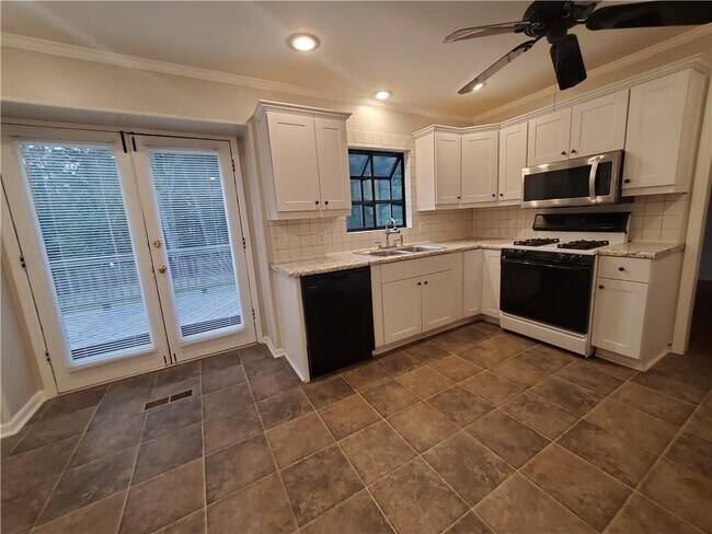 Building Photo - 2533 Hunton Ct