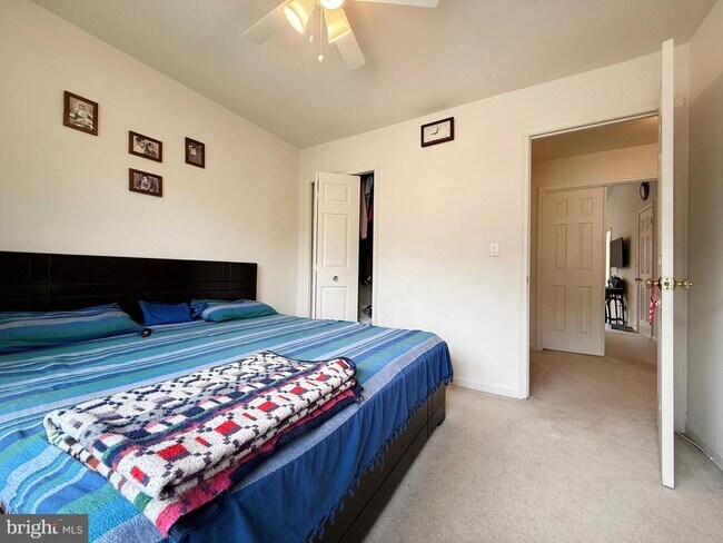 Building Photo - 7136 Swansong Wy