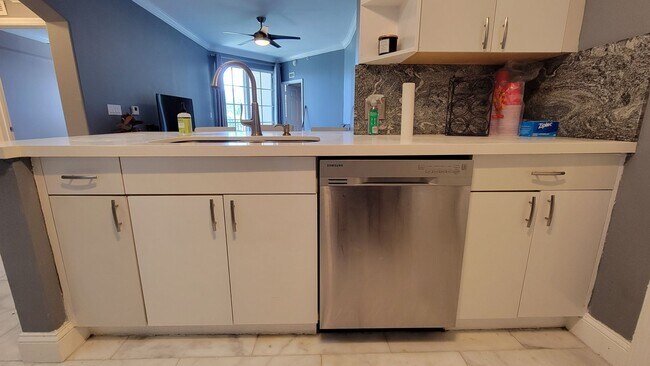 Building Photo - Luxury Condo On The Top Floor at Solé in Flagler Village