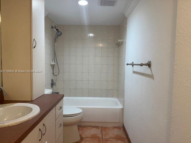 Building Photo - 5401 Collins Ave