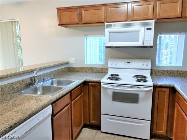 Building Photo - 2101 Blue Breeze Dr
