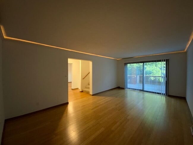 Building Photo - 203-203 Briarcrest Ct