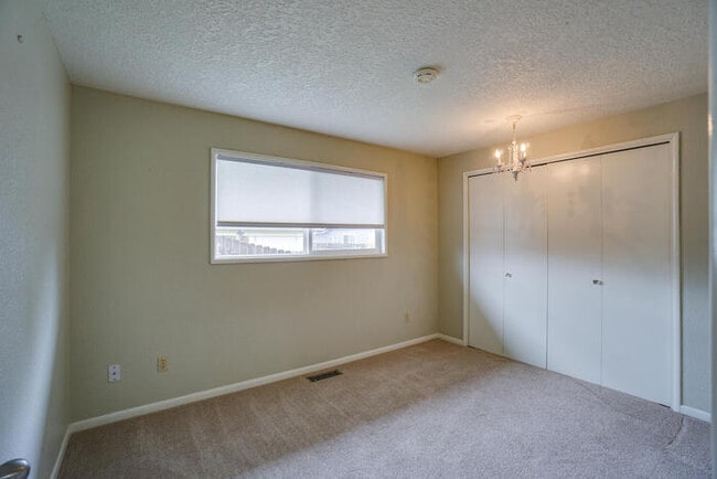 Building Photo - BEAUTIFUL THREE BEDROOM RANCH IN WEST LONGVIEW