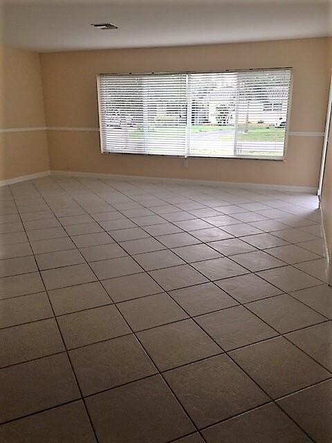 Building Photo - 1575 NE 47th St