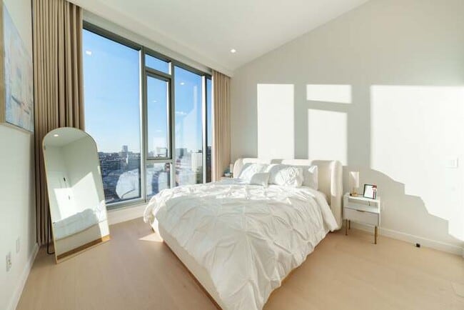 Building Photo - 35-32 Leavitt St