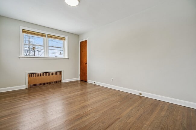 Building Photo - 68 Valley Rd