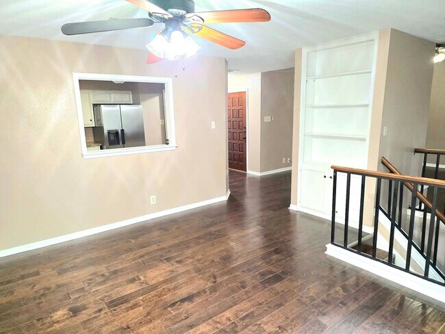 Building Photo - Move In Special $500.00 Security Deposit