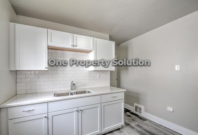 Building Photo - 2034 Pennsylvania St