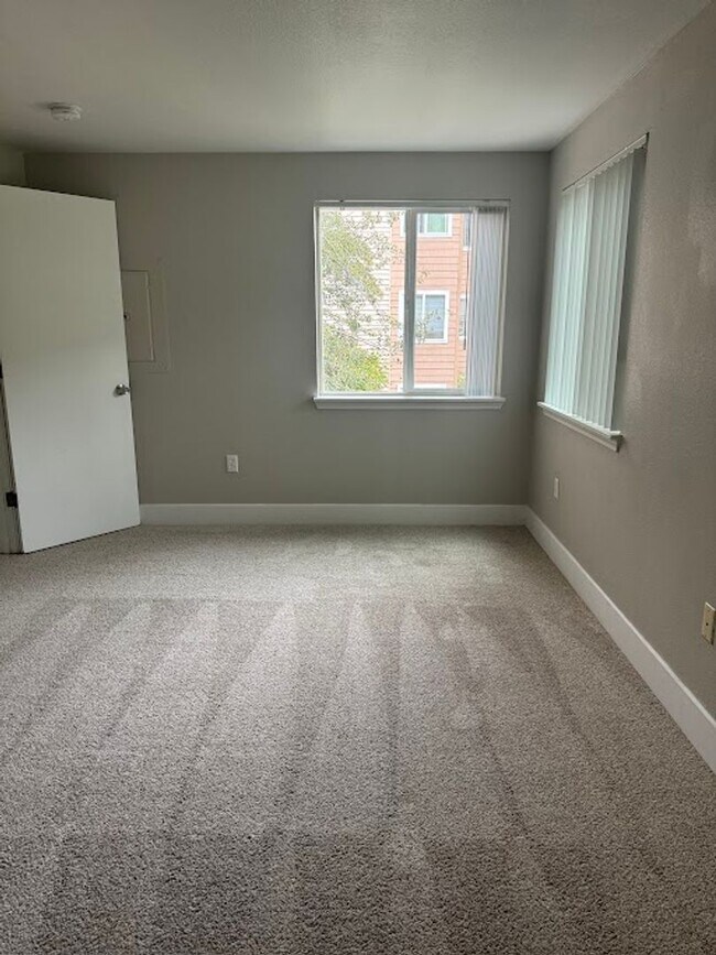 Building Photo - The ideal space to balance life, work and play.