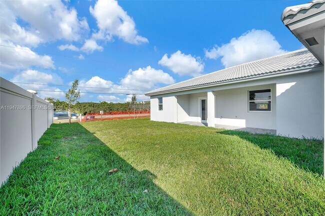 Building Photo - 27210 SW 159th Path