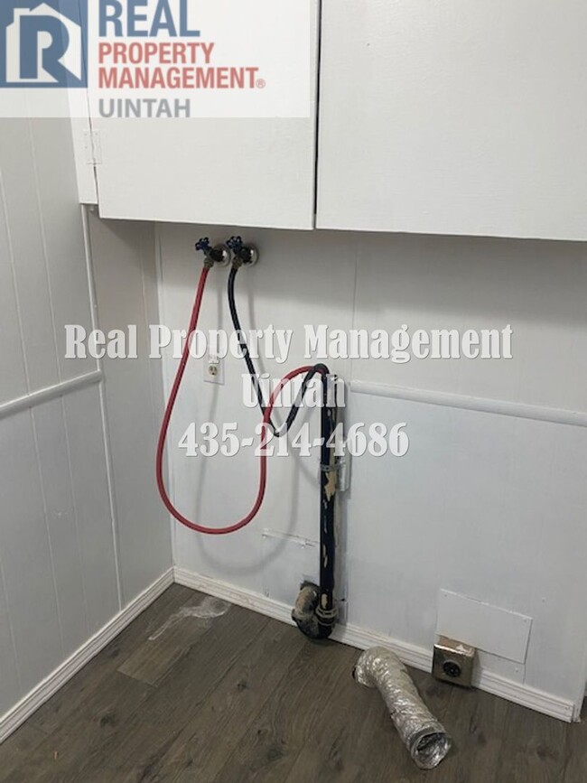 Building Photo - Myton Trailer Home