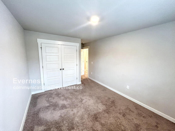 Building Photo - 549 Swanholme Dr