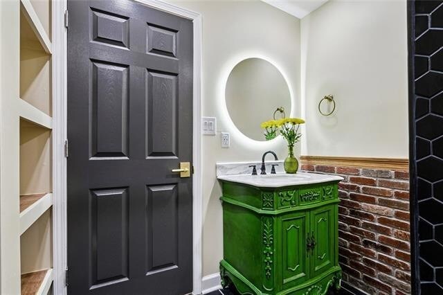 Building Photo - 1324 Cambronne St