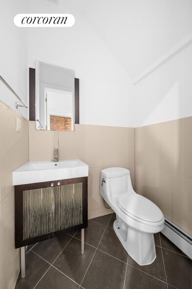 Building Photo - 762 Hancock St