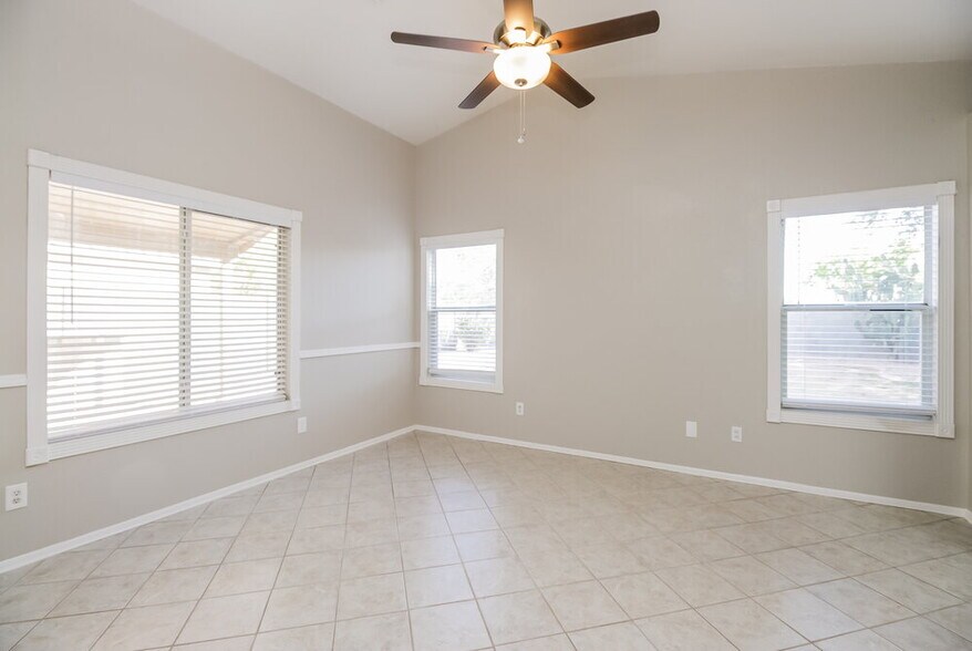 Building Photo - 2415 E Browning Pl