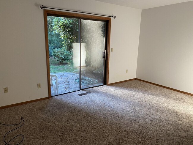 Building Photo - 2558 Troy Ct