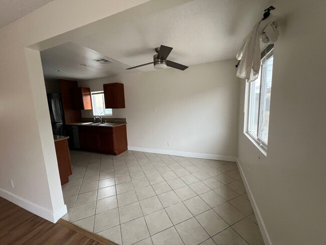 Building Photo - 4325 W 135th St