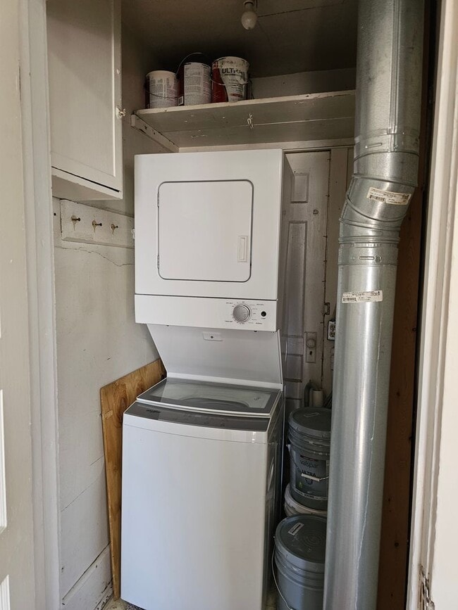 Building Photo - 1105 W 29th St