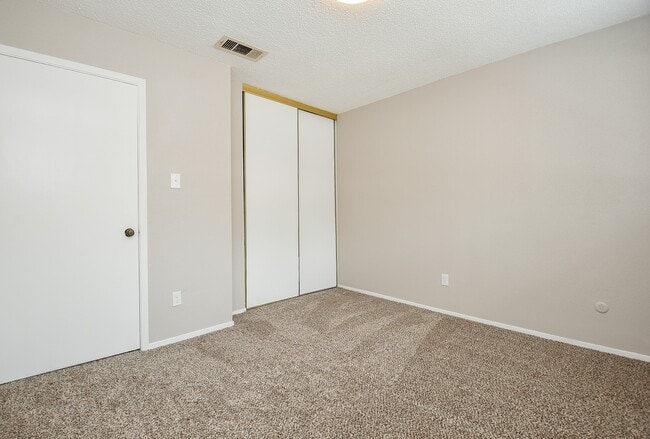 Building Photo - 5809 Village Forest Ct