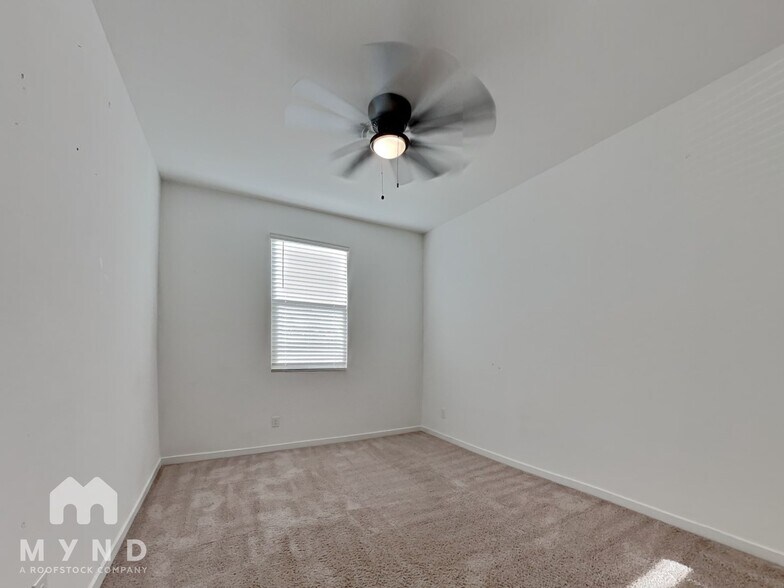 Building Photo - 9220 N 174th Ln